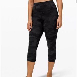 Green camo Lululemon crop Capri size 0 NWT